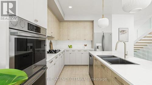 535 Adventure Private, Ottawa, ON - Indoor Photo Showing Kitchen With Double Sink With Upgraded Kitchen