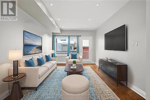 290 Cambridge Street, Ottawa, ON - Indoor Photo Showing Living Room