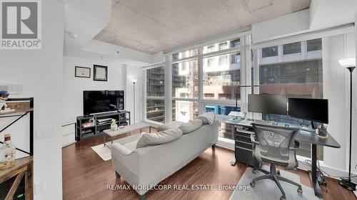 810 - 375 KING STREET W  Toronto, ON M5V 1K1