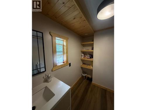 1925 Mcdaniels Road, Castlegar, BC 