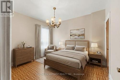 241 Robert Street, Hamilton, ON - Indoor Photo Showing Bedroom