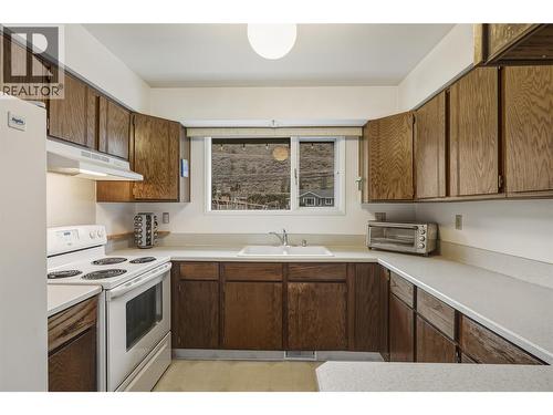 2480 Valleyview Drive, Kamloops, BC - Indoor Photo Showing Kitchen With Double Sink