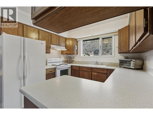 2480 Valleyview Drive, Kamloops, BC - Indoor Photo Showing Kitchen