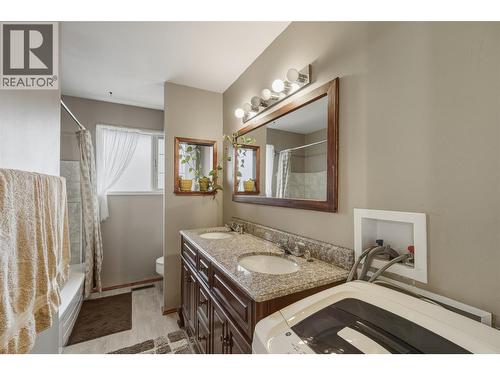 2480 Valleyview Drive, Kamloops, BC - Indoor Photo Showing Bathroom