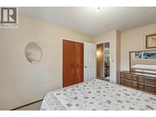 2480 Valleyview Drive, Kamloops, BC - Indoor Photo Showing Bedroom
