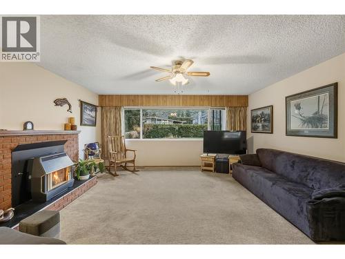 2480 Valleyview Drive, Kamloops, BC - Indoor Photo Showing Living Room With Fireplace