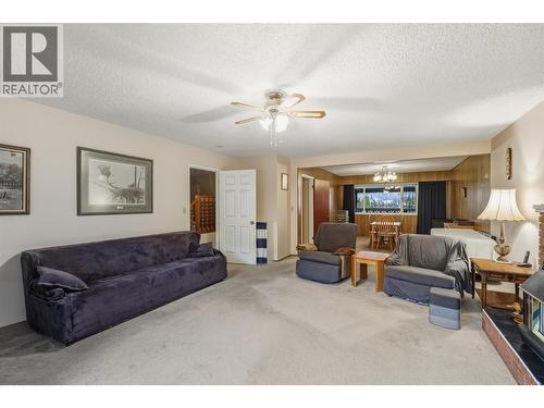 2480 Valleyview Drive, Kamloops, BC - Indoor Photo Showing Living Room