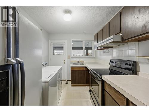 2480 Valleyview Drive, Kamloops, BC - Indoor Photo Showing Kitchen