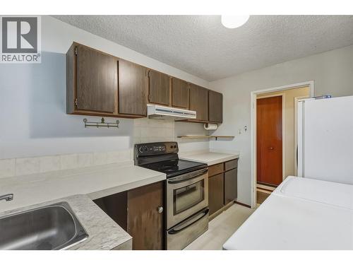 2480 Valleyview Drive, Kamloops, BC - Indoor Photo Showing Kitchen