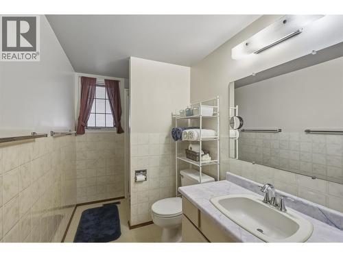 2480 Valleyview Drive, Kamloops, BC - Indoor Photo Showing Bathroom
