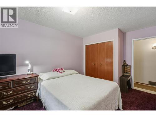 2480 Valleyview Drive, Kamloops, BC - Indoor Photo Showing Bedroom