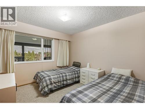 2480 Valleyview Drive, Kamloops, BC - Indoor Photo Showing Bedroom