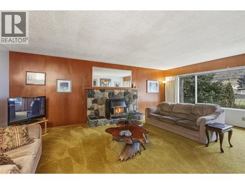 2480 Valleyview Drive, Kamloops, BC - Indoor Photo Showing Living Room With Fireplace