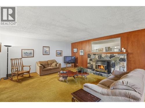 2480 Valleyview Drive, Kamloops, BC - Indoor Photo Showing Living Room With Fireplace