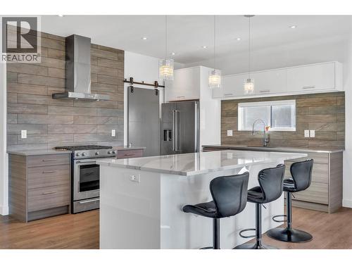 186 Avery Place, Penticton, BC - Indoor Photo Showing Kitchen With Upgraded Kitchen