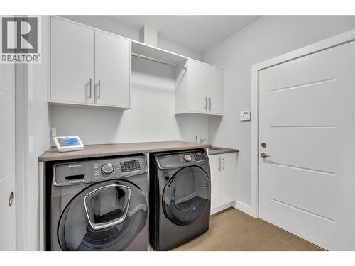 186 Avery Place, Penticton, BC - Indoor Photo Showing Laundry Room