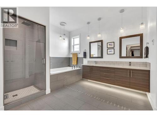 186 Avery Place, Penticton, BC - Indoor Photo Showing Bathroom