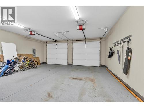 186 Avery Place, Penticton, BC - Indoor Photo Showing Garage
