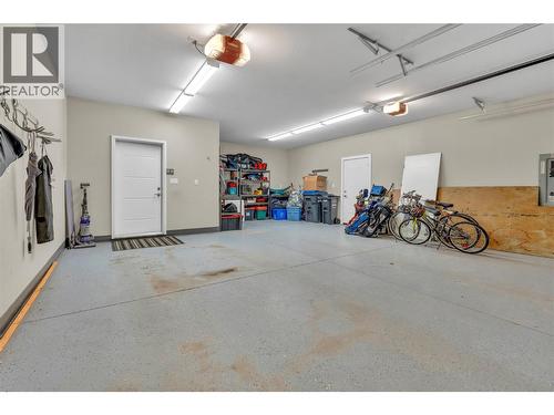 186 Avery Place, Penticton, BC - Indoor Photo Showing Garage