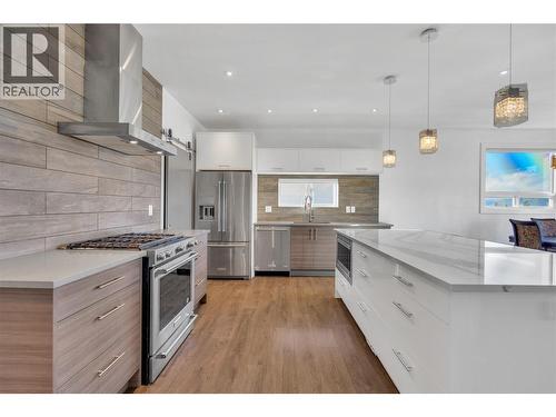 186 Avery Place, Penticton, BC - Indoor Photo Showing Kitchen With Upgraded Kitchen