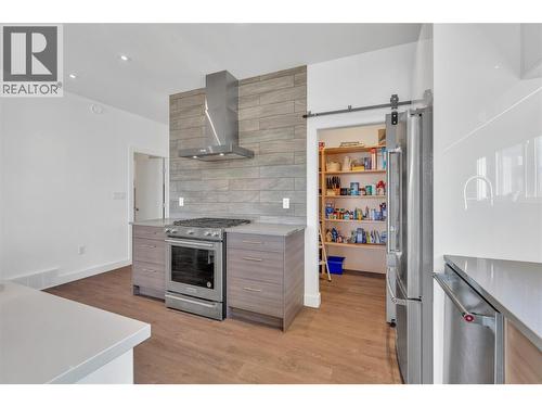 186 Avery Place, Penticton, BC - Indoor Photo Showing Kitchen