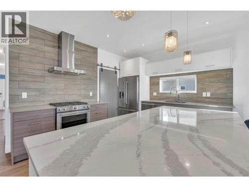 186 Avery Place, Penticton, BC - Indoor Photo Showing Kitchen With Upgraded Kitchen