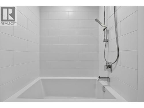 bathroom - 1380 Pridham Avenue Unit# 505, Kelowna, BC - Indoor Photo Showing Bathroom