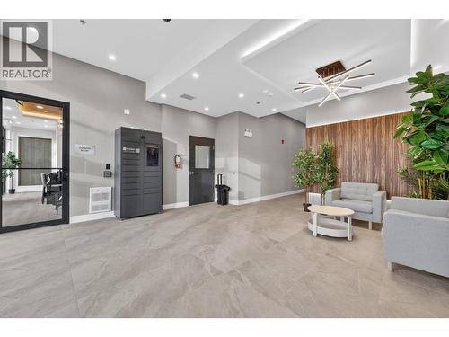 building foyer with secure package delivery - 1380 Pridham Avenue Unit# 505, Kelowna, BC - Indoor Photo Showing Other Room