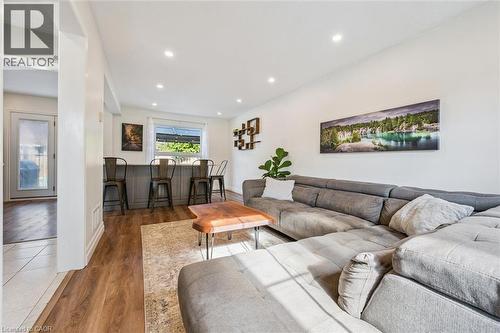 334 Daniel Cres, Elora, ON - Indoor Photo Showing Living Room