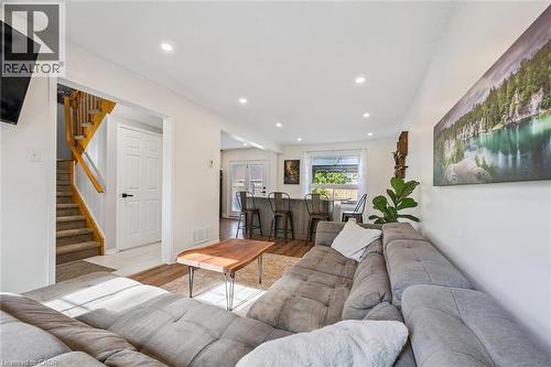 334 Daniel Cres, Elora, ON - Indoor Photo Showing Living Room