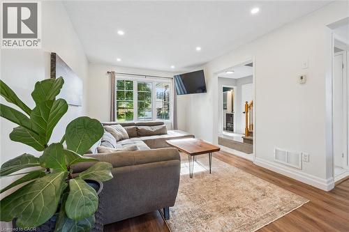 334 Daniel Cres, Elora, ON - Indoor Photo Showing Living Room