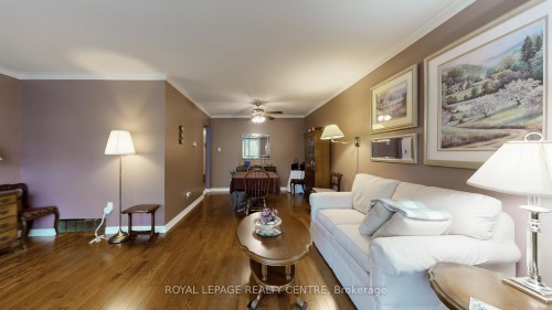 3199 Rymal Road, Mississauga, ON - Indoor Photo Showing Living Room