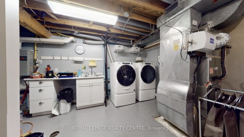 3199 Rymal Road, Mississauga, ON - Indoor Photo Showing Laundry Room