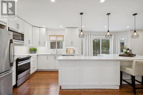 724 Barnes Crescent, Oshawa, ON - Indoor Photo Showing Kitchen With Stainless Steel Kitchen With Upgraded Kitchen