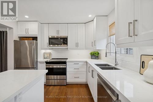 724 Barnes Crescent, Oshawa, ON - Indoor Photo Showing Kitchen With Stainless Steel Kitchen With Double Sink With Upgraded Kitchen