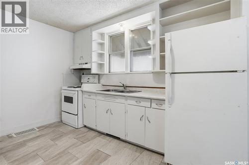 843 Argyle Street, Regina, SK - Indoor Photo Showing Kitchen With Double Sink