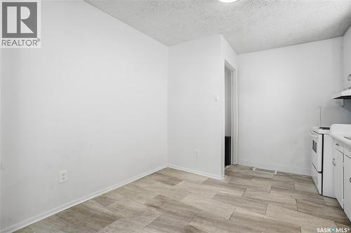 843 Argyle Street, Regina, SK - Indoor