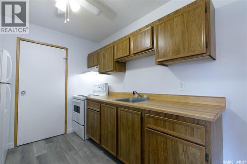 209 2931 Harding Street, Regina, SK - Indoor Photo Showing Kitchen