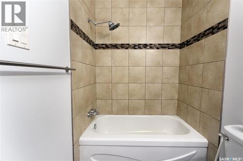 209 2931 Harding Street, Regina, SK - Indoor Photo Showing Bathroom