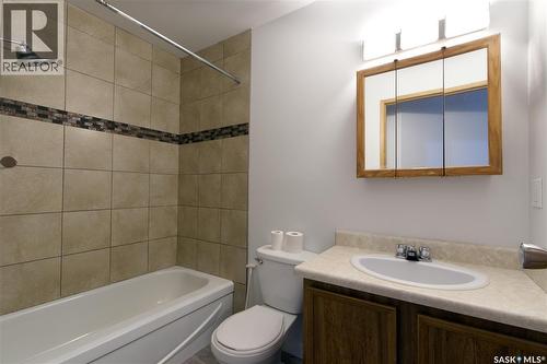 209 2931 Harding Street, Regina, SK - Indoor Photo Showing Bathroom