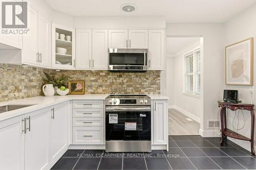 590 Cumberland Avenue, Burlington, ON - Indoor Photo Showing Kitchen
