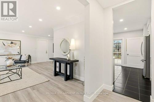 590 Cumberland Avenue, Burlington, ON - Indoor Photo Showing Other Room