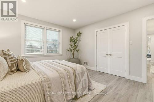 590 Cumberland Avenue, Burlington, ON - Indoor Photo Showing Bedroom