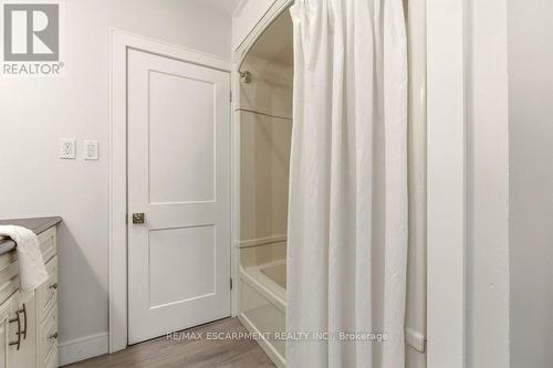 590 Cumberland Avenue, Burlington, ON - Indoor