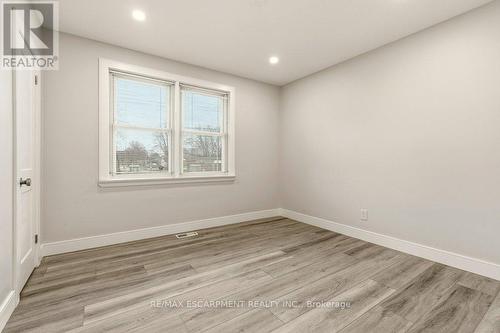 590 Cumberland Avenue, Burlington, ON - Indoor Photo Showing Other Room