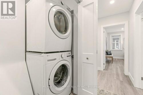 590 Cumberland Avenue, Burlington, ON - Indoor Photo Showing Laundry Room
