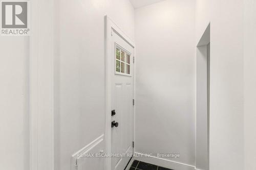 590 Cumberland Avenue, Burlington, ON - Indoor Photo Showing Other Room