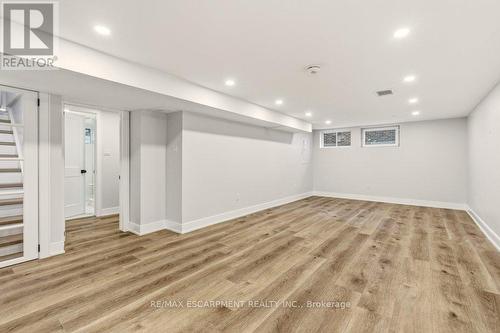 590 Cumberland Avenue, Burlington, ON - Indoor