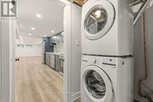 590 Cumberland Avenue, Burlington, ON - Indoor Photo Showing Laundry Room