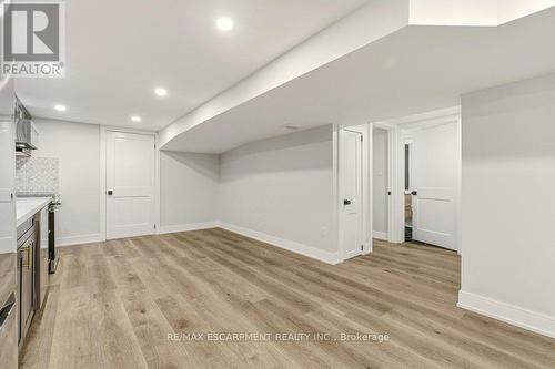 590 Cumberland Avenue, Burlington, ON - Indoor Photo Showing Other Room